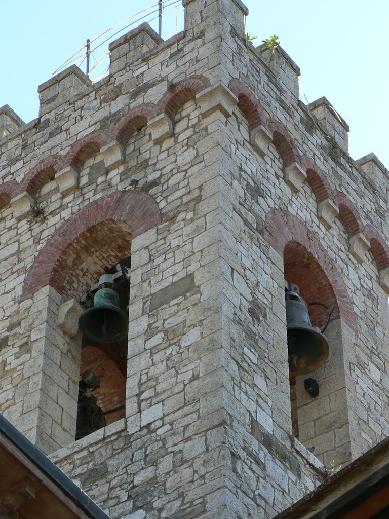 closeup-of-a-bell-tower-in-italy-photopublicdomain