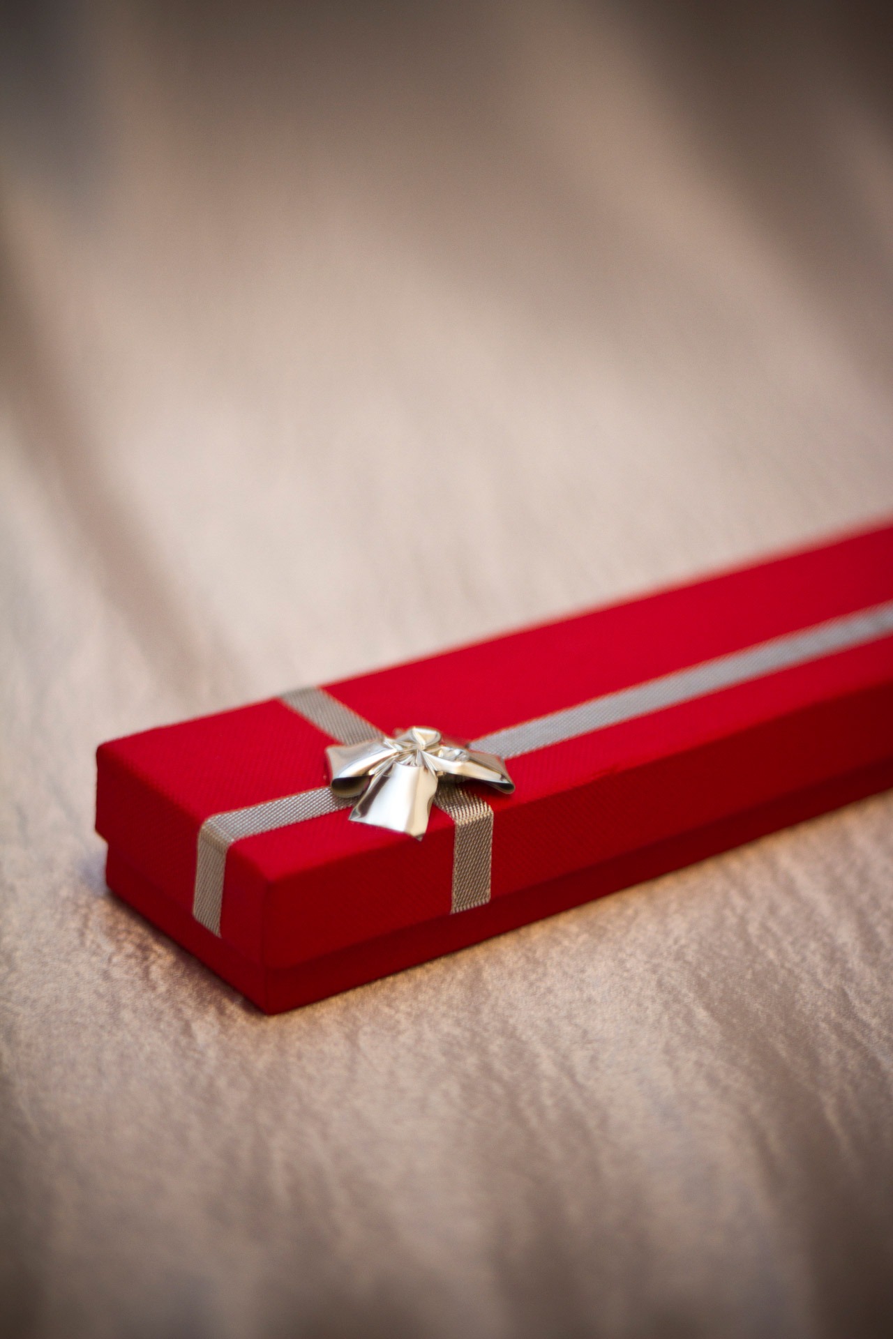 red-gift-box-photopublicdomain